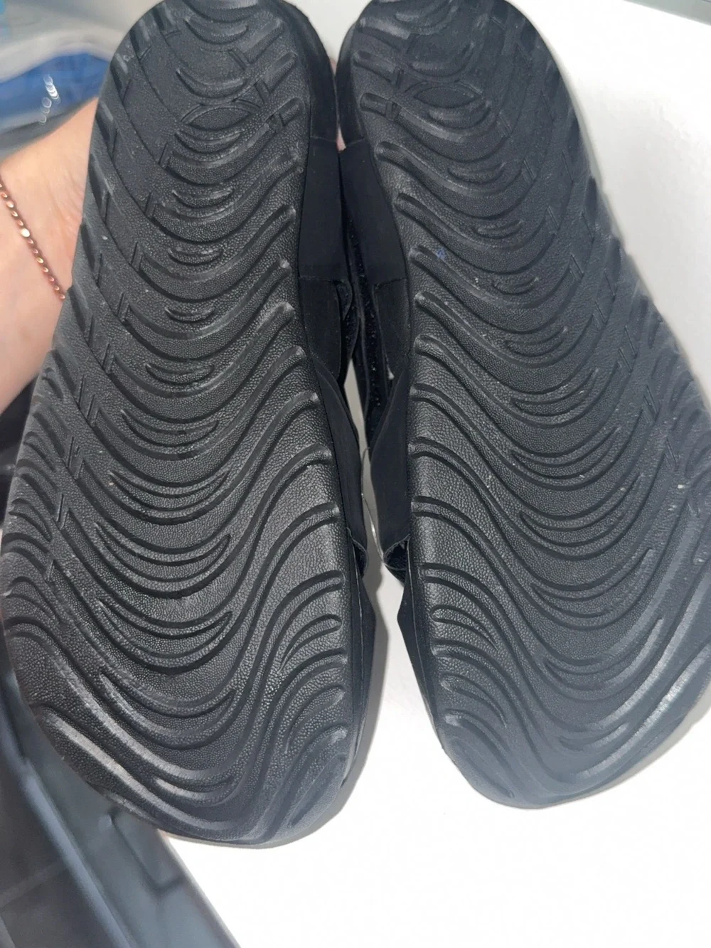 Nike textured sandals drainage
